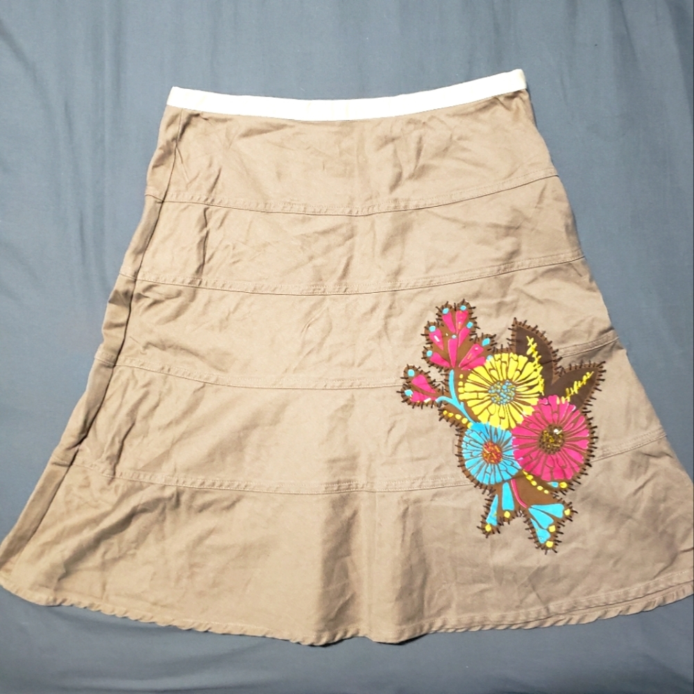 Miss B. Skirt with large flower applique size 8